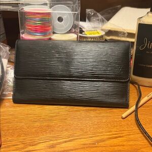 Louis Vuitton Epi Porte Tresor International Wallet Black